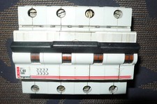 ANCIEN DISJONCTEUR TETRAPOLAIRE 80A COURBE C LEGRAND 80AMPERES 4POLES  6MODULES