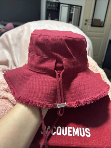Bob jacquemus avec étiquette - jacquemus,