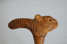 ANCIENNE CANNE DE MARCHE TETE D ' ÉCUREUIL  BOIS SCULPTE YEUX EN VERRE