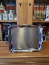 Joli grand plateau en inox, mouluré, avec anses, en bon état, vintage.