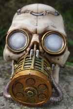 766.7125 TETE MORT FIGURINE