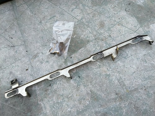 Rail vis starter carburateur