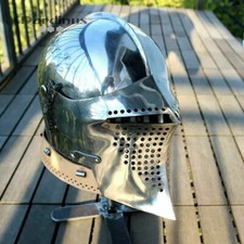 Casque de combat médiéval