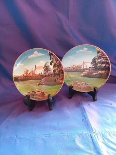 Deux petites assiettes - ,