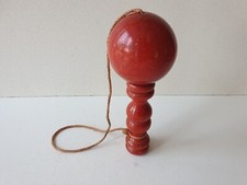 Ancien Bilboquet en bois - couleur rouge Hauteur 17.5 Cm