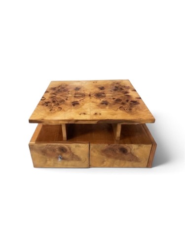 Une table basse art déco - une,