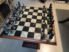 table echecs et jeu de dames, bronze marbre, 60x60x80, bois ,emballage pieces 