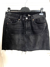 JUPE COURTE JEANS NOIRE H&M BAS EFFILOCHES TAILLE 42 TAILLE A PLAT 40CMS TBE