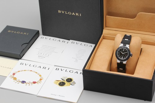 Montre pour femme noire