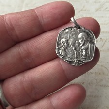 Belle Médaille Religieuse