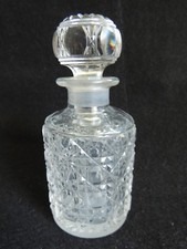 Très beau Flacon Baccarat Modèle Pierreries Diamants nécessaire de toilette.