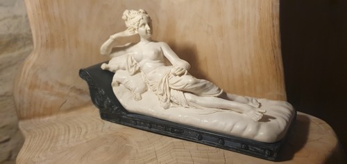 Statuette classique féminine - statuette,