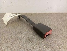 Attache ceinture avant droit