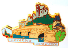 Pin's Pin - LAVARDIN LOIR ET CHER PLUS BEAU VILLAGE DE FRANCE