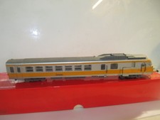 P174 / TRES BELLE VOITURE