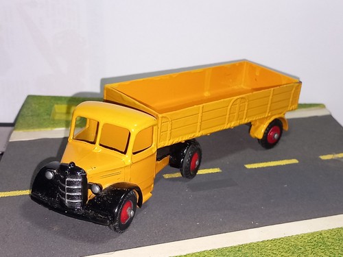 Dinky toys bedford semi - toys,