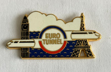 111 - Pin's TRAIN TGV EURO TUNNEL BIG BEN et TOUR EIFFEL - ARTHUS BERTRAND