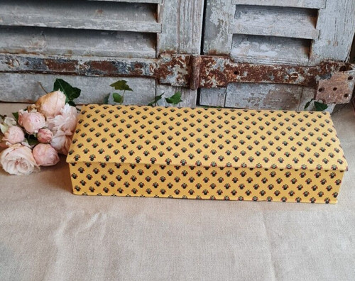 Ancienne boite couture en - boite, a