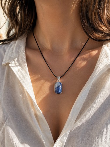 Collier saphir bleu naturel