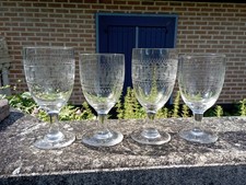 4 Anciens Verres sur pied
