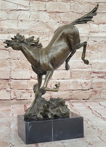 élégante statue cheval en - Élégante,