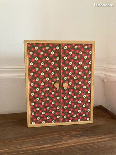 Armoire poupée vintage