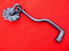 ancien pendeloque heurtoir de porte en fer forgé