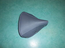 Dessus de selle gris adaptable