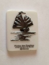 Fève Pirates Des Caraïbes Jusqu'au Bout Du Monde - Bateau