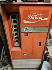 Vendo Coca-Cola Soda Vending