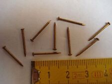  petites pointes en laiton