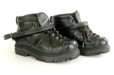 Chaussures de ski cuir noir très ancienne  France - Télémark Rare