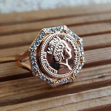 Bague Femme Elisabeth II Plaqué Or Fin avec Diamants Zirconiums Fait à la Main