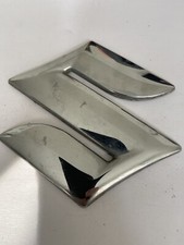 SUZUKI ALTO ORIGINE MONOGRAMME LOGO EMBLÈME INSIGNE CUSTODES SIGLES