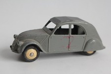 DINKY TOYS Voiture miniature