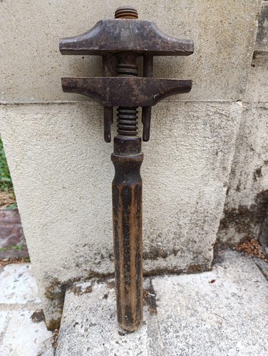 Ancienne presse vis - à,