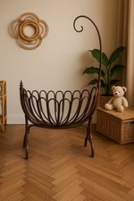 Berceau ancien en rotin