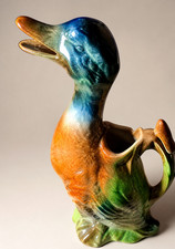 Carafe en barbotine canard