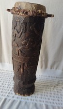 tam tam ancien en bois sculpté état moyen mais une belle pièce de collection.