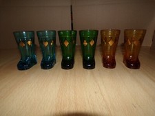 Lot de 6 verres à shoot en forme de bottes colorées ( trèfle, coeur , carreau..)