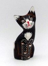 Chat marron en bois sculpté