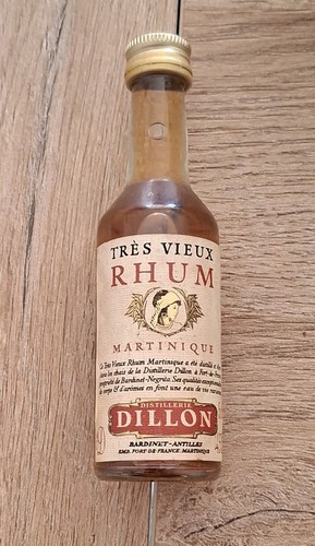 Mignonnette dillon très - très, vieux