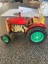 Vieux tracteur KON en tôle à friction à restaurer.Ma réf. EB008