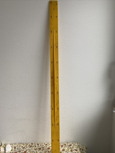 Ancienne grande règle jaune - ancienne,