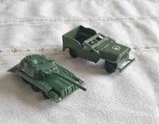 Lot de 2 véhicules militaires