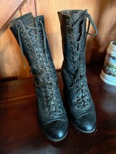 Paire de bottines femmes type
