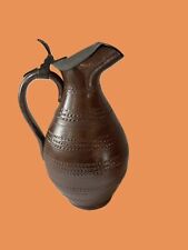 pichet en terre cuite couvercle  en étain.