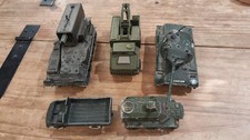 Lot de véhicules militaires -