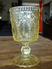 grand verre sur pied CHARLES X en verre moule forme gobelet jaune collection