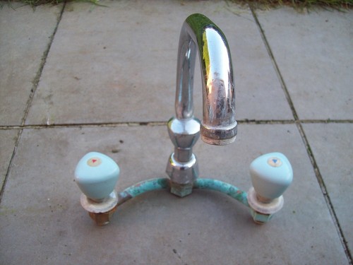 Ancien robinet laiton - robinet,